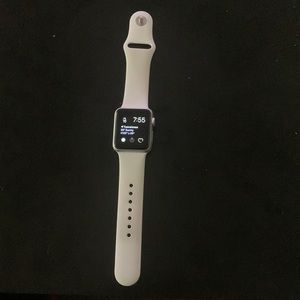 Series 1 38mm silver Apple Watch in really good condition no cracks or scratches